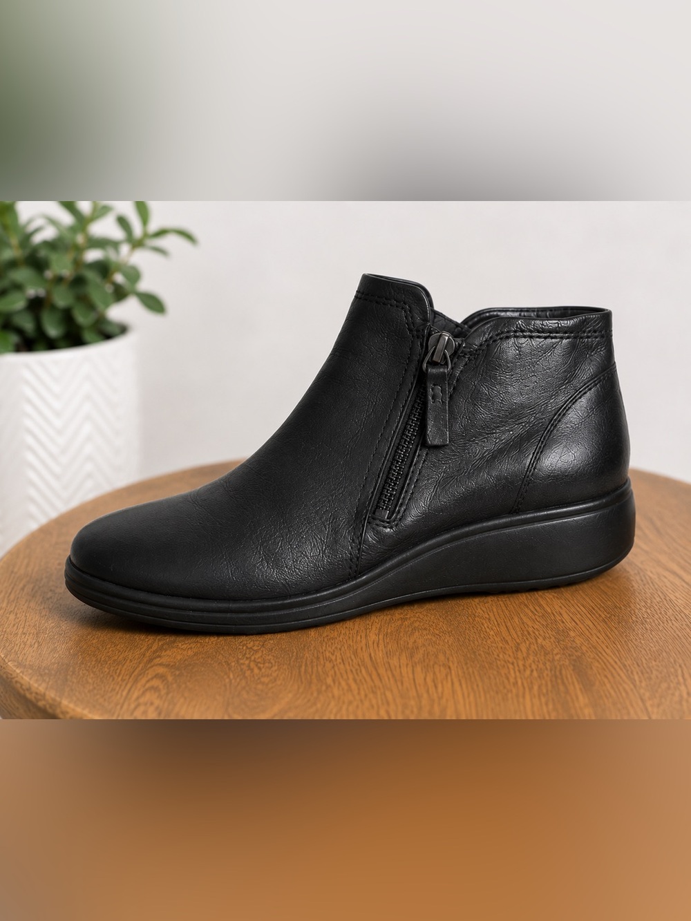 ECCO Black Leather Ankle Booties Side Zip Size 41